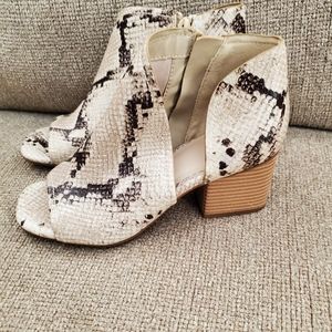 Women's size 6.5 bootie